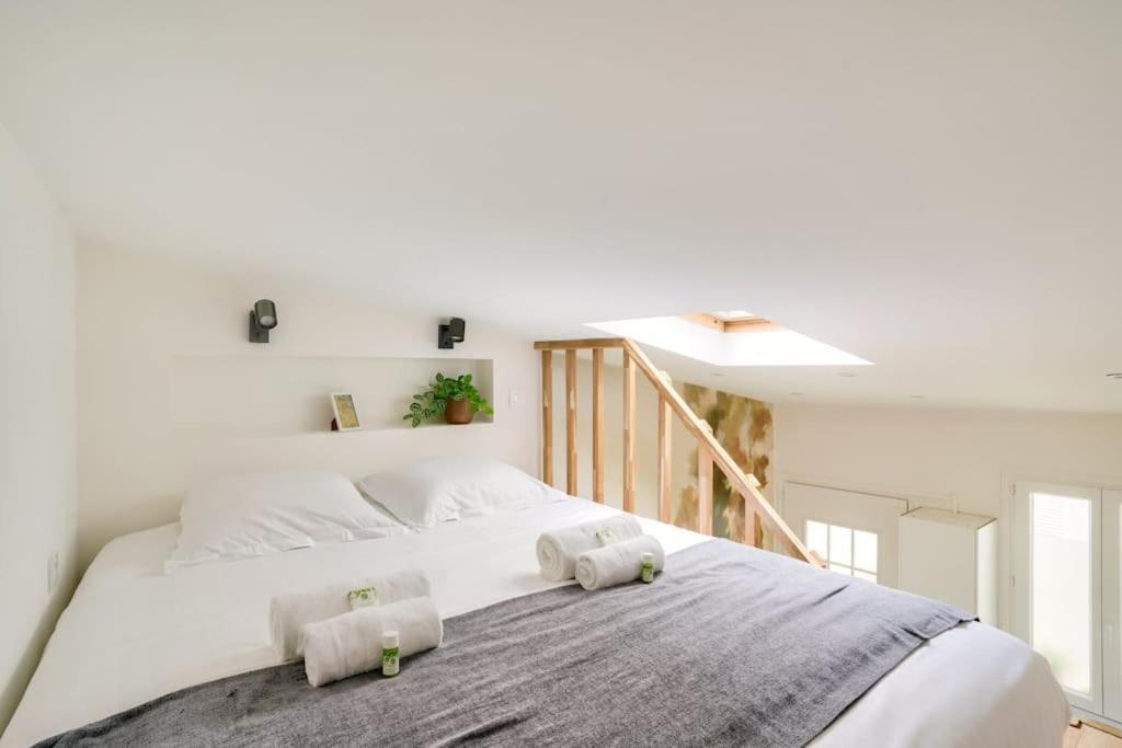 Superb And Design Near The Eiffel Tower Parijs