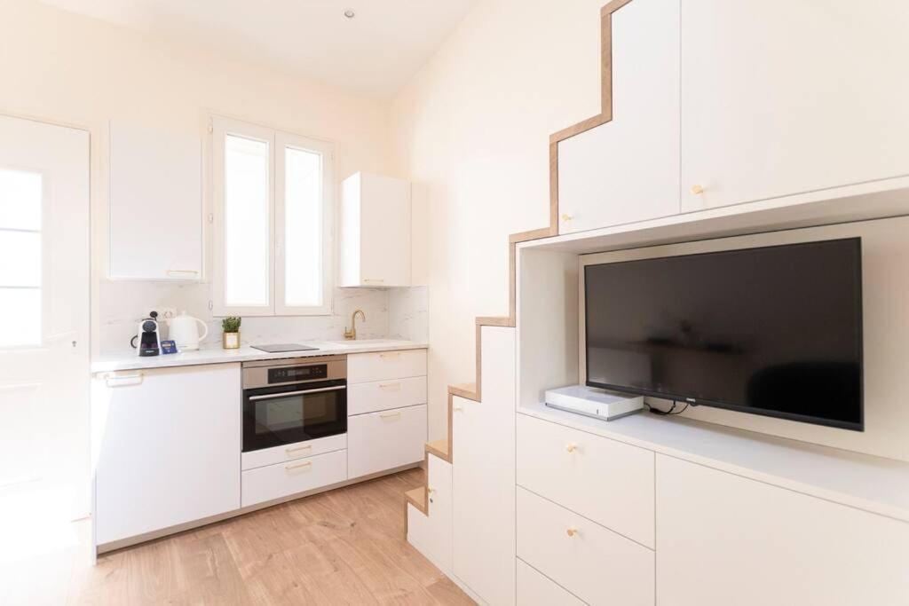 Superb And Design Near The Eiffel Tower * Parijs